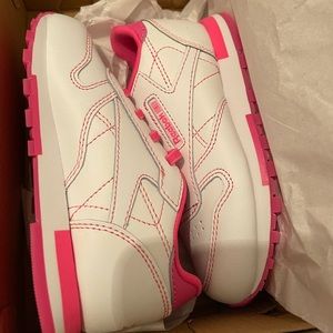 10c toddler girl hot pink and white Reebok Sneakers the condition is brand new.